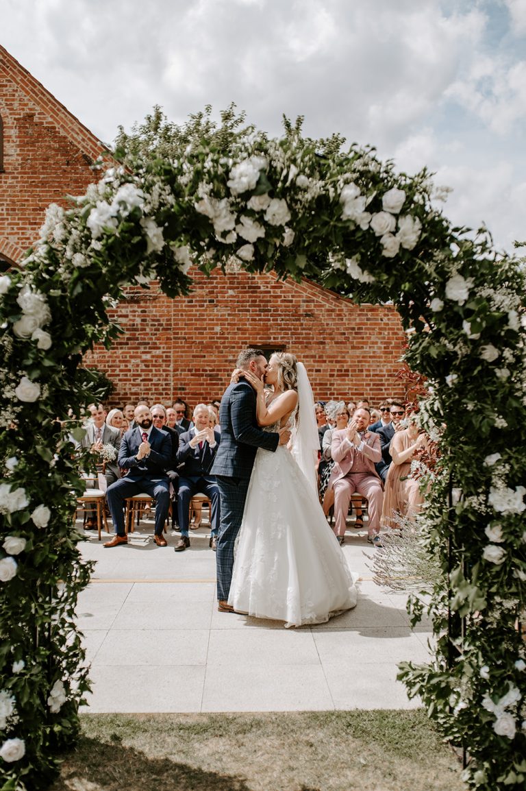 Ceremonykiss 768x1154