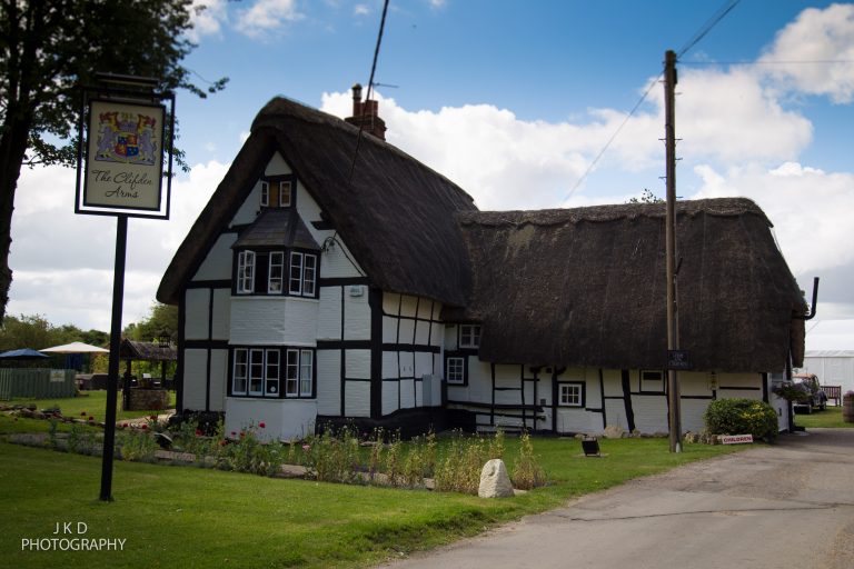 ClifdenArmsWeddingDay 68 768x512