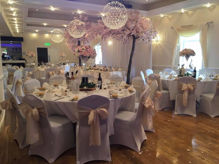 CrystallBallroomGoldBowsextraBlossomTrees 768x576