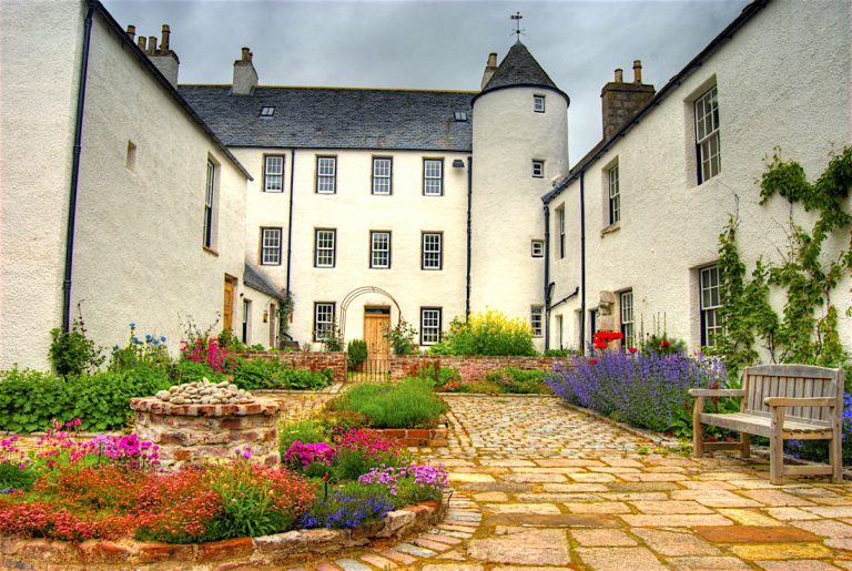 DSC5012 3 4copy 768x515