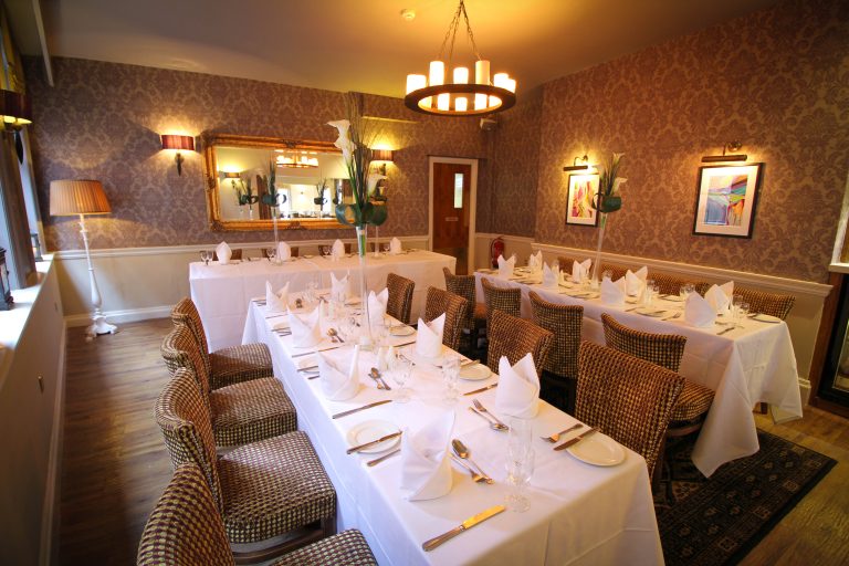 DarwinsWeddingReceptionMoochPhotoshoot1 768x512