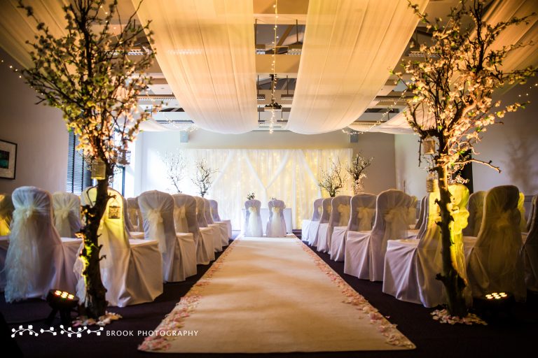 DenhamGroveChalfontSuiteCeremony 768x512