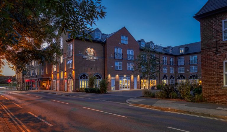 DoubleTree by Hilton York Exterior 1 768x447