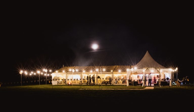 Emma and Simon 989 768x447