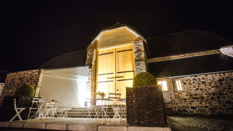 Evening Entertainment uu5w7t 768x432