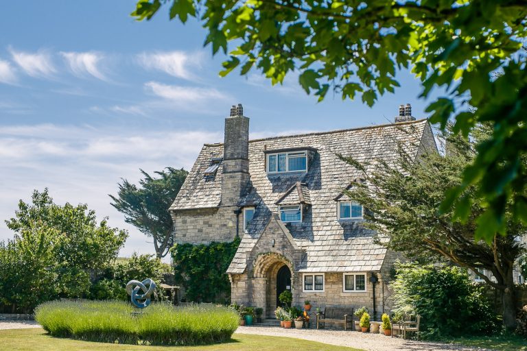 FlorenceHouse VickiKnights01 1 768x512