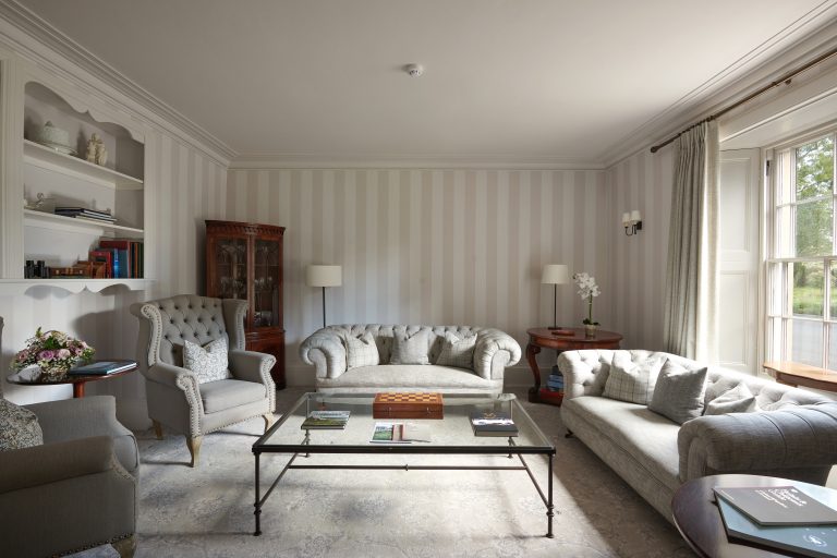 FrontLounge1 768x512