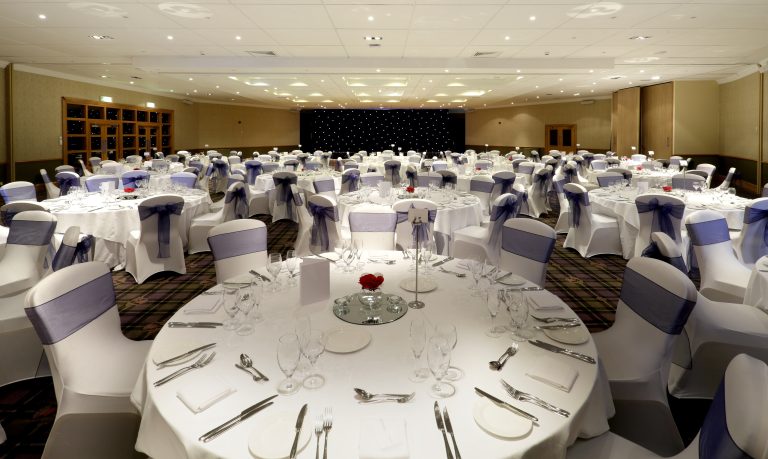 FullroomDinnersetupforwedding 768x459