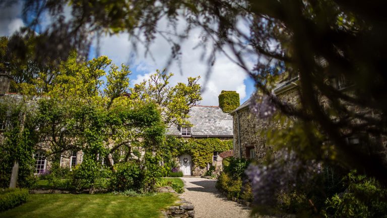Gardens Great Barn Devon 3 f5sd08 768x432