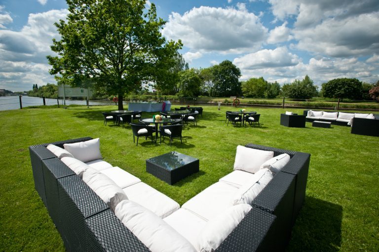 Gardenwithloungefurniture2 768x511