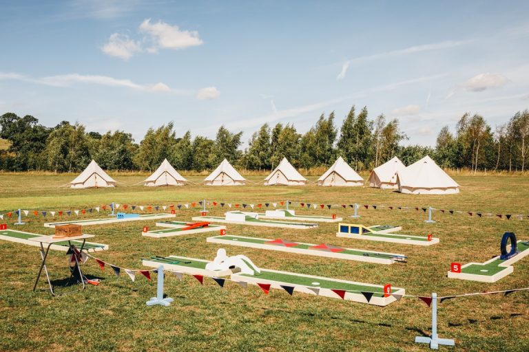 GlampingCrazyGolfatAlcottWeddingsWorcestershire 768x512
