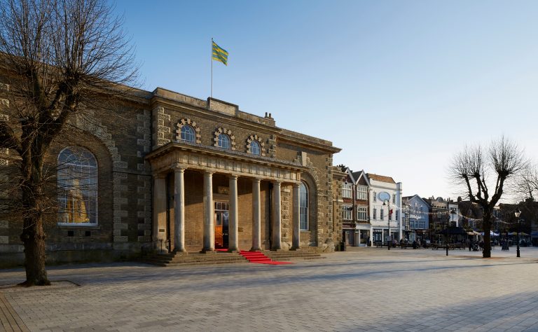 Guildhall Exterior 1904212515 FINAL without birds original 768x474