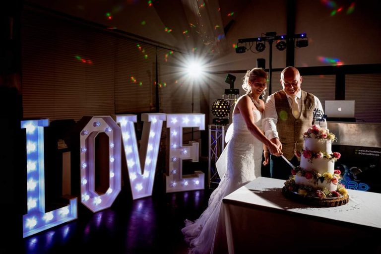 HaileyandNeilcakecutting17thAug2019 768x512