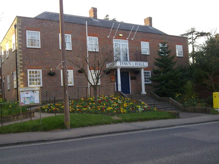 Haywards Heath Town Hall kyguml 768x576