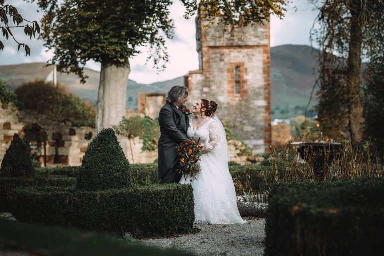 HeatherandChris1021 768x512