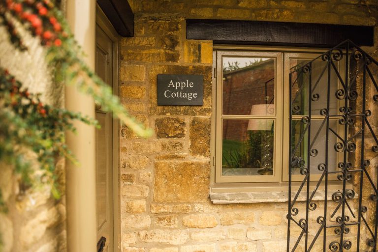 HollyDerrickPhotography 128 768x513