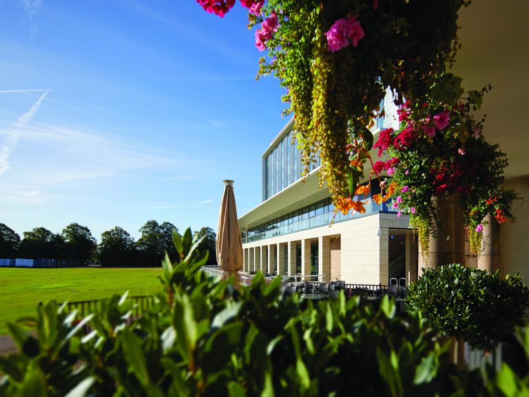 HotelShotwithFlowers 768x576