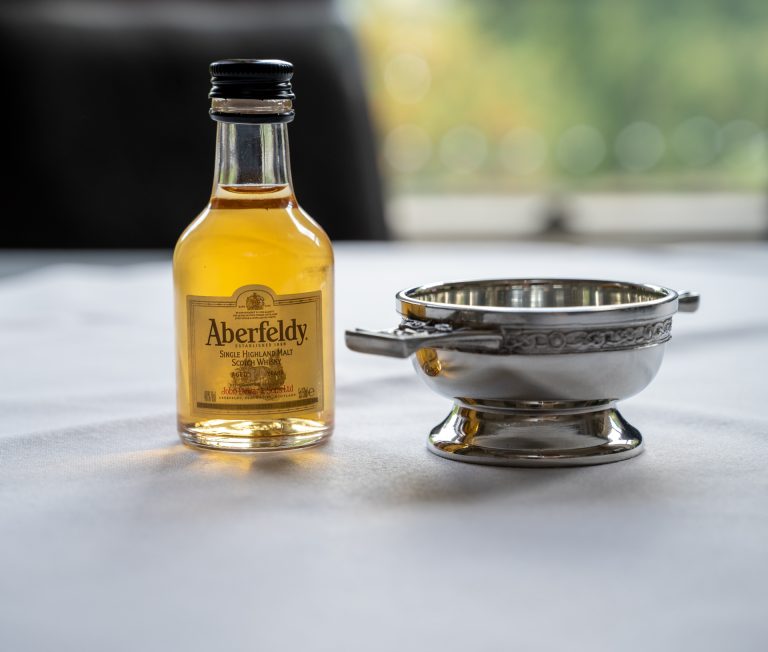 Ian Jacqui WebTV SM 0033 Copy 768x652