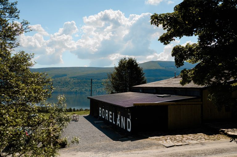 JillianNick BorelandLochTayWedding RuthSegaudPhotography 8 768x511