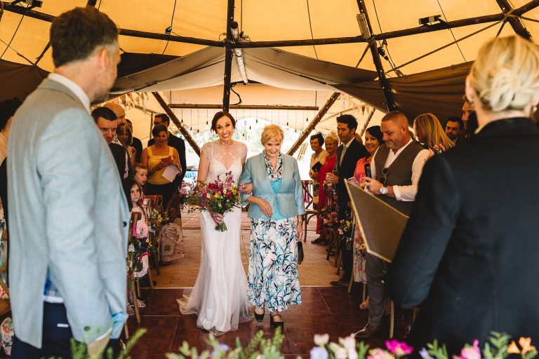KateJacksonPhotographyHerecomesthebride 768x512