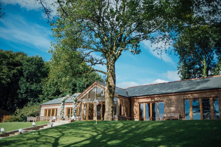 LaurenandGrahamsneakpeekset1 1941 768x513