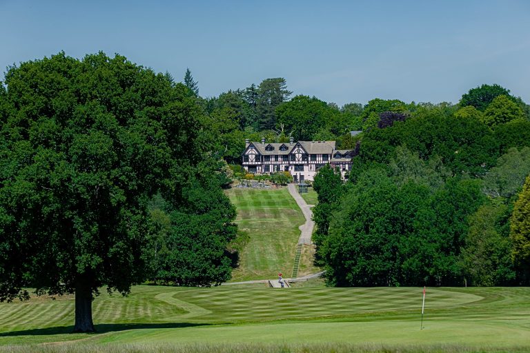 LeonardsleeWineEstateEstateHouseOverlookingtheWaterfallcourse 768x512