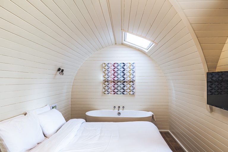 LiamKerr WoodlandLodges11 768x512