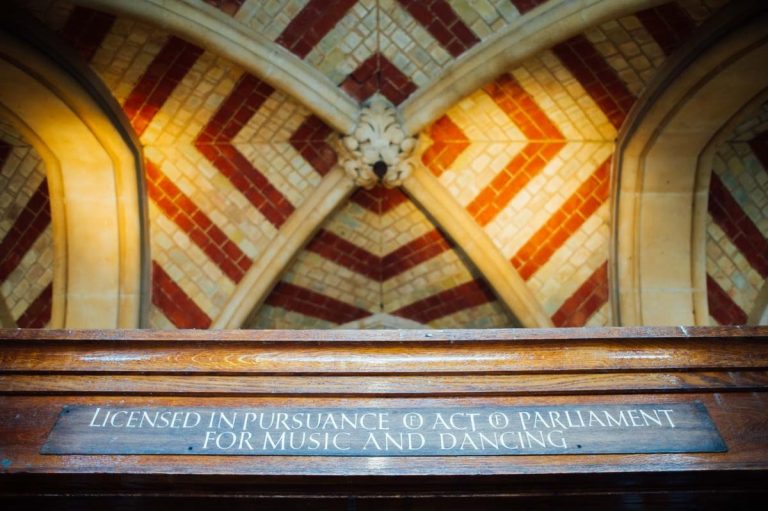 LicenseSign Creditjakemorley.co .uk  768x511