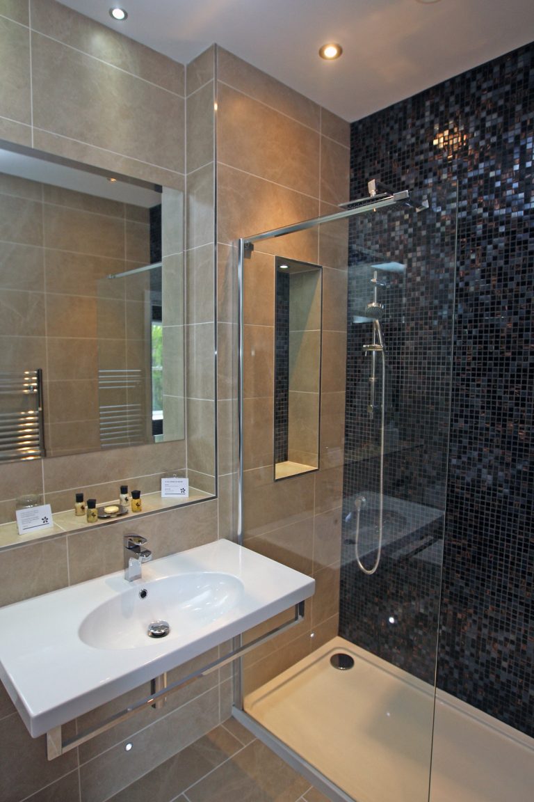 LlawnrocRm11k jhaqze 768x1152