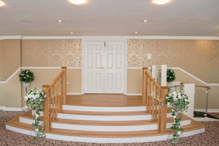 Lysses001HampshireRoomStairsA 768x512