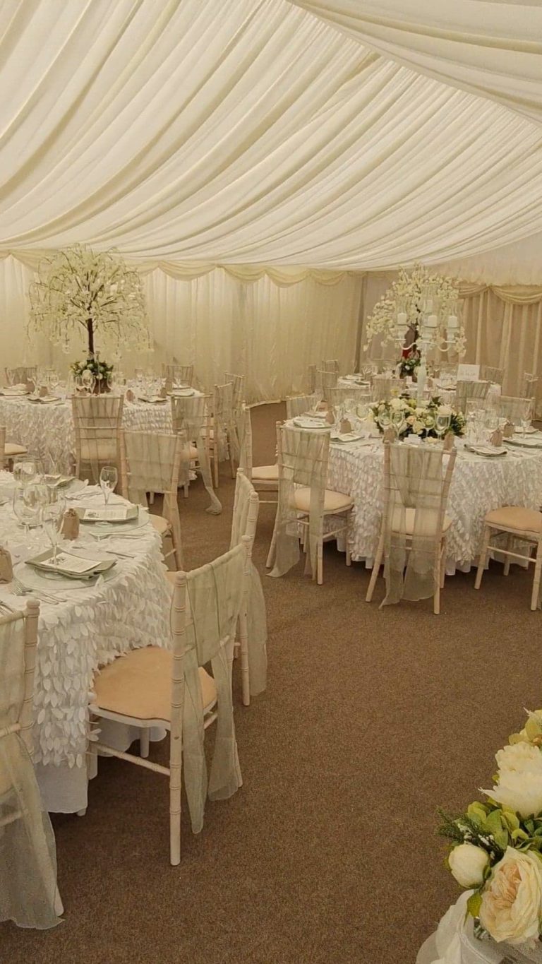 MarqueeWeddingbreakfastroundtablesWedderlieHouseWeddingvenue 768x1365