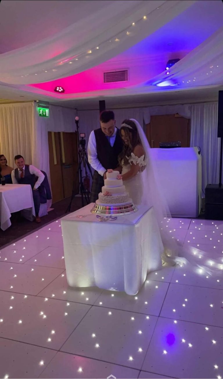 McCormackCakeCutting 768x1304