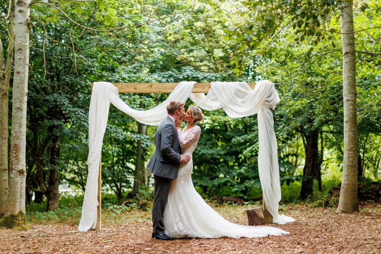 NewlandsBishopsFarmWeddingPhotography 753 768x512