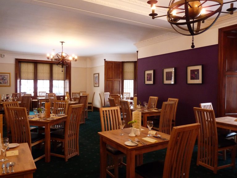 OakDiningRoom 768x576