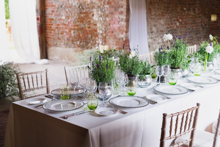 Oldhallweddingbarn 1 768x512