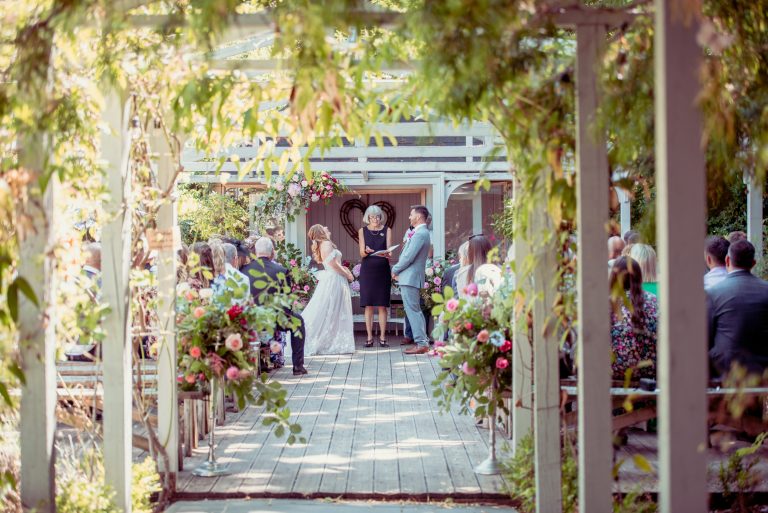 Outdoorceremony1LawesPhotography 768x513