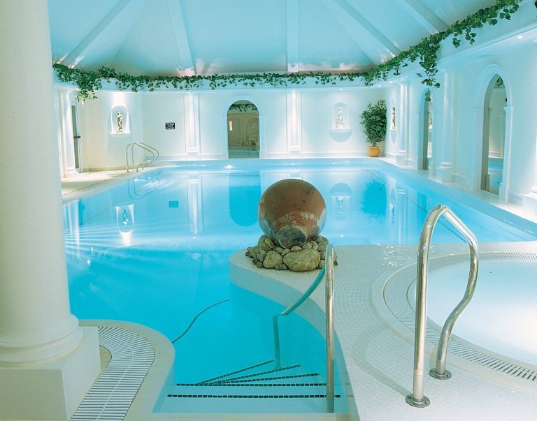 Oxford Thames Four Pillars Hotel Pool fo1v5o 768x603