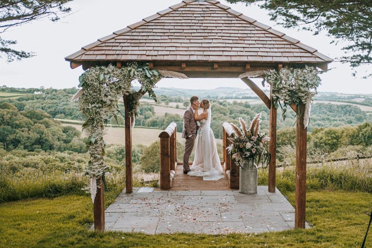 PHOTO 2022 01 12 23 52 09 768x512