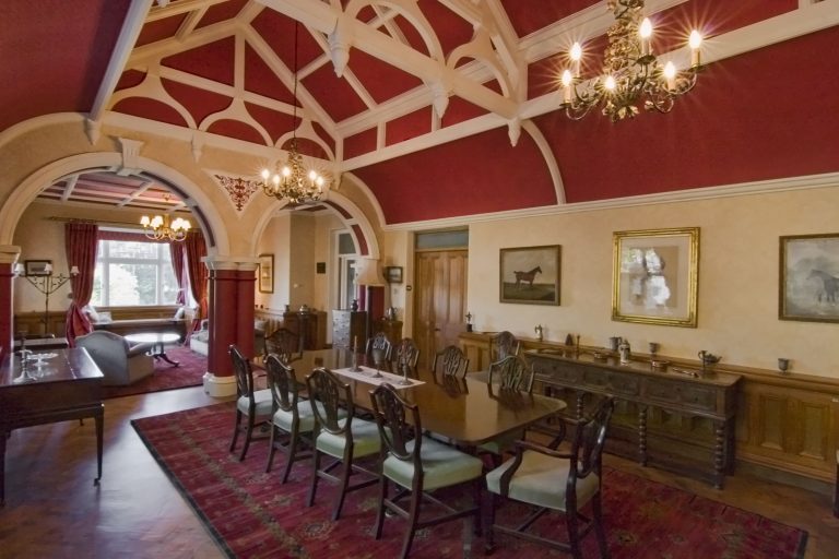 RedDiningRoom 768x512