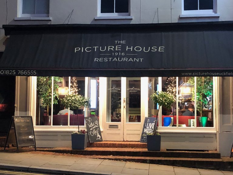 RestaurantatChristmas 768x576