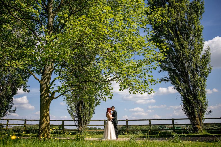 RichardMurgatroydPhotography LillibrookeManorBerkshire WeddingofKatieandPhil Final 4007 RMP17057 2 768x512