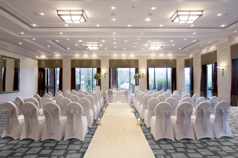 Riversuiteceremony 768x511