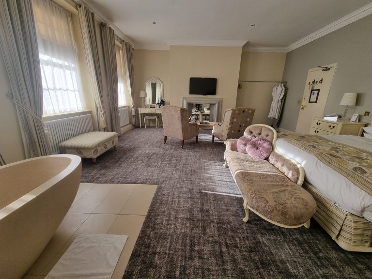 RobertsSuite2 768x576