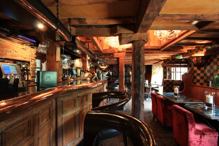STADHAMPTONBAR210 768x512