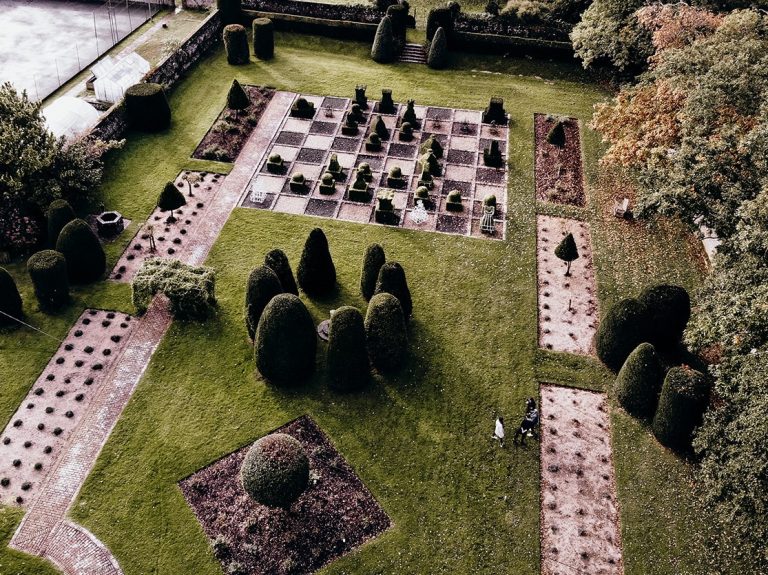 SamuelGeorgePhotographyTopiaryChessGarden 768x575