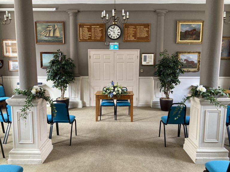 ShireHallFlowers20228EE80A46 0EF9 4418 967F 37C7DCCDA3A7002 768x576