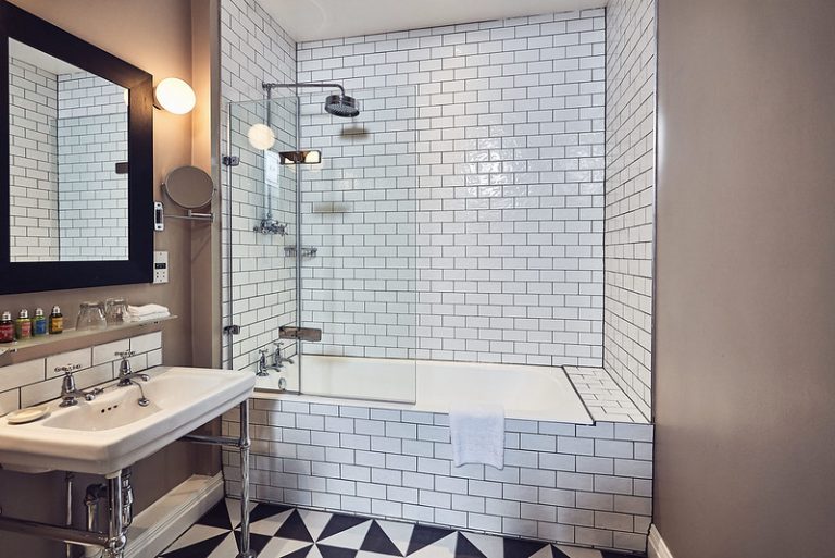 StandardDoublebathroom 768x513
