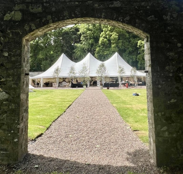 Tentthrougharch 768x730