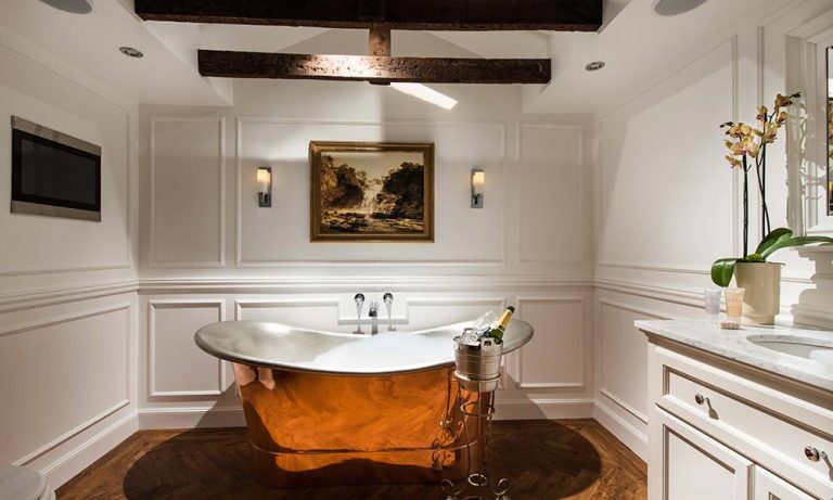 Thainstone House InverurieLowRes Suite Bathroom 768x461