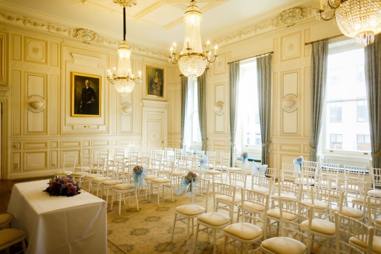TheInOutKingHaraldCeremony WhiteChairs211 min1 768x512